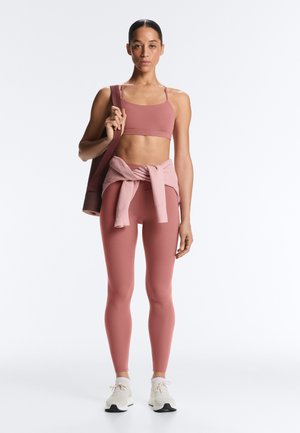OYSHO COMFORTLUX LIGHT-SUPPORT WITH CROSSOVER STRAPS  - Sutien sport cu susținere scăzută - neon pink