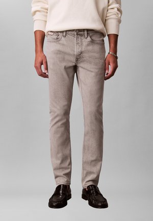 Calvin Klein Jeans SLIM - Slim fit jeans - coral grey