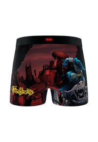 Boxers pour hommes avec une taille élastique noire ornée de graphiques de Batman. Le design principal met en avant un paysage urbain rouge avec des illustrations de style bande dessinée.
