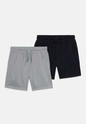 Dos pares de pantalones cortos deportivos, uno gris claro y otro negro, ambos con cintura elástica y cordones, exhibidos sobre un fondo blanco.