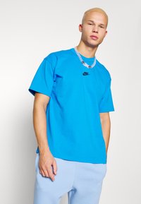 Nike Sportswear TEE - T-shirt básica - light photo blue/black