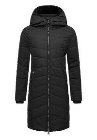 Melna polsterēta jaka ar kapuci, kas izceļas ar diagonālu kviltotu rakstu, priekšējo rāvējslēdzēja aizdari un sānu kabatām ar rāvējslēdzējiem.