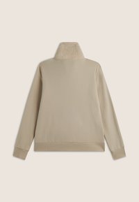 Felpa beige, tessuto morbido, collo alto con rivestimento in pile, polsini e orlo a coste, maniche lunghe, texture liscia, design semplice.