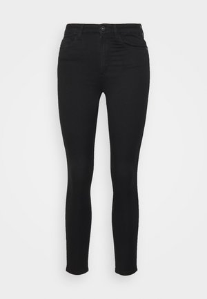 Svart smal jeans i ett stretchy bomullsblandning; har fem fickor, bälteshällor och en dragkedja med knäppning.