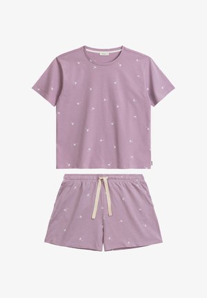 Fioletowy zestaw piżamowy składający się z koszulki z krótkim rękawem i szortów, ozdobiony małymi białymi wzorami kwiatowymi. Wykonany z miękkiego materiału bawełnianego.