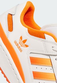 adidas Originals FORUM UNISEX - Tenisice - cloud white real gold orange
