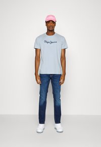 Pepe Jeans EGGO - Apdrukāts T-krekls - bleach blue