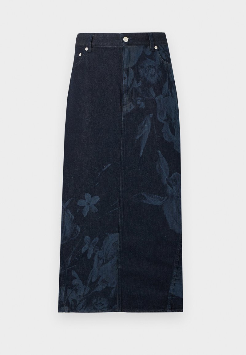 Donkerblauwe denim midirok met een subtiele bloemenprint aan één zijde en voorzakken met een tailleband met knoopsluiting.