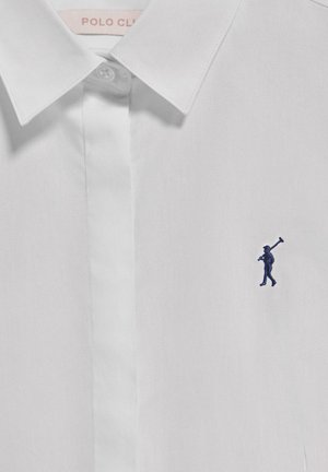 White cotton dress shirt with a pointed collar, featuring a dark blue embroidered logo of a golfer on the left side. Smooth texture.
