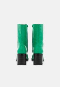 Monki Botas clássicas de cano curto - green