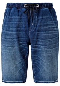 Pantalones cortos de mezclilla azul con cintura elástica y cordón negro, que presentan una textura de tela desgastada y rasgada.