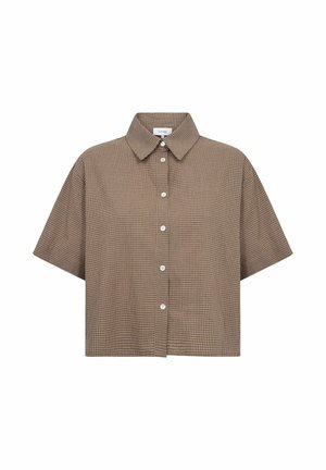 Chemise marron à manches courtes avec petit motif à carreaux et col pointu, présentée sur fond blanc.