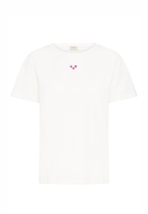 Bijela pamučna majica kratkih rukava s tri mala ružičasta srca ušivena na prsima. Jednostavan, ležeran dizajn.