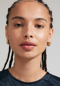 Pilgrim - LIGHT CHUNKY EARRINGS - Korvakorut - gold plated Pienoiskuva 1