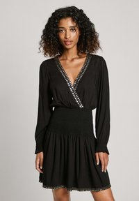 Pepe Jeans EDILAINE - Robe de jour - black