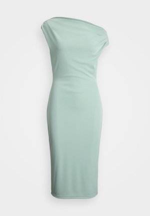 Vestido justo verde claro, feito de tecido suave. Design de um ombro com detalhes drapeados, comprimento até o joelho, acabamento sem emendas e estilo minimalista.