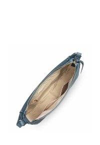 Tafelkleurige leren handtas met een ritssluiting, voorzien van een beige voering en binnenzakken. Soepele textuur, slank ontwerp en verstelbare schouderband.