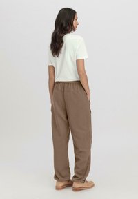 hessnatur Stoffhose - camel