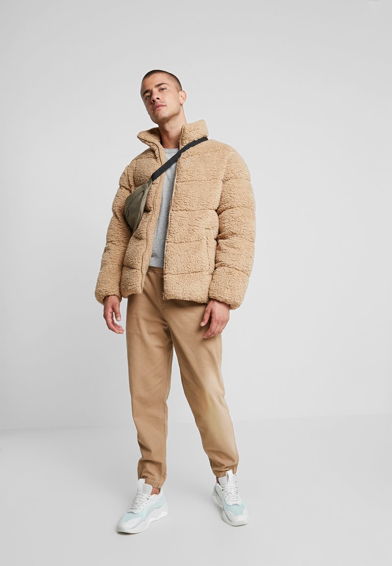 YOURTURN UNISEX - Chaqueta de invierno - camel