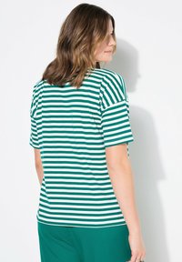 Studio Untold STRIPED CITY EMBROIDERED SHORT SLEEVE - Triko s potiskem - green