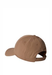 Gorra de béisbol marrón con visera curvada, material de algodón, diseño de seis paneles y correa ajustable en la parte trasera. Detalle de costura mínima.