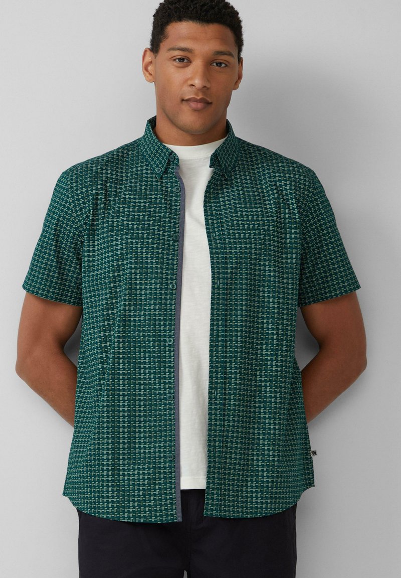 Korte mouwen shirt in donkergroen met een geometrisch patroon, gemaakt van lichtgewicht stof, met een button-down kraag en zichtbare knopen.