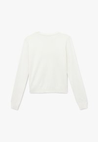 Maglione bianco lavorato a maglia con maniche lunghe, colletto rotondo e bordo a costine, che mostra una texture morbida e un design minimalista.