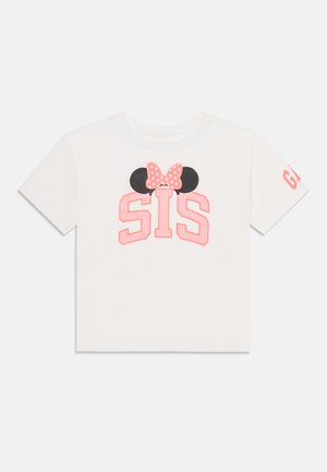 Tricou alb din bumbac, cu text roz "SIS", urechi negre de Mickey Mouse și o fundiță roz cu buline. Mâneci scurte, decolteu rotund și logo pe mânecă.