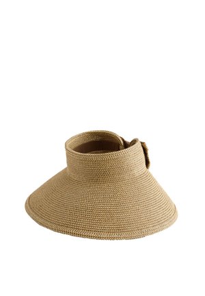 Visiera da sole beige intrecciata con ampia tesa, corona alta e aperta sulla parte superiore e dettaglio con cinturino sul lato.