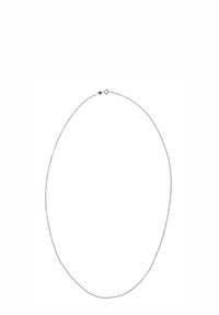 Sølv metal halskæde med et tyndt, ovalt kædedesign, der har en lille yndlingslås. Glat tekstur og ensartet form hele vejen igennem.
