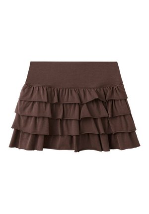 Mini-jupe marron à volants superposés avec une large ceinture, en tissu doux, présentée sur fond blanc.