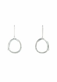 Pendientes de aro de plata con un diseño circular y una línea de piedras preciosas transparentes a lo largo del borde. Los ganchos son simples y elegantes.