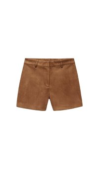 Pantalones cortos de ante marrón con una textura suave, diseño de pierna recta, sin patrones visibles, con bolsillos delanteros y cierre de cremallera en la parte frontal.