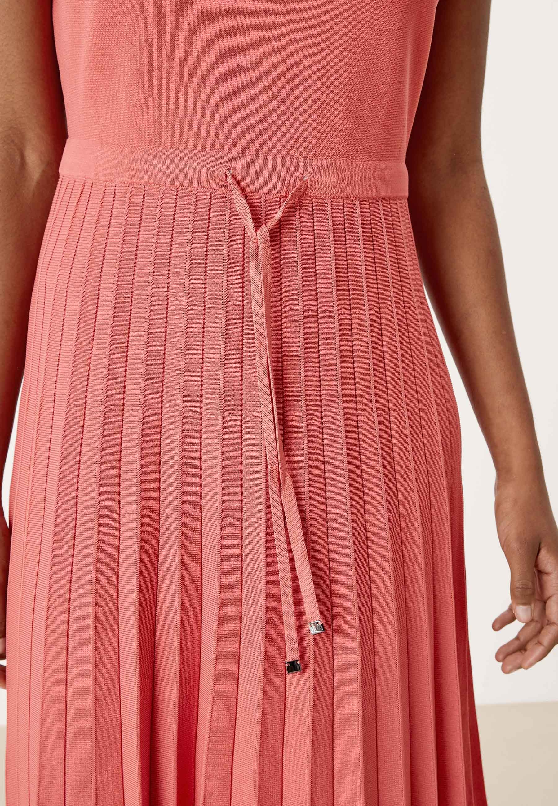 s.Oliver BLACK LABEL MIT PLISSEEFALTEN - Strickkleid - faded rose/lachs -  Zalando.de