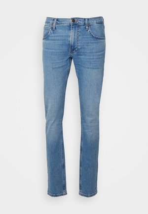 Svetlo modri kavbojki z ravnim krojem, petimi žepi, vidnim šivanjem in rahlim učinkom zbledelosti na nogah.