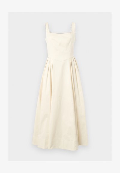 Αμάνικο κρεμ midi φόρεμα με τετράγωνο ντεκολτέ, εφαρμοστή μπλούζα και πλισέ φούστα σε σχήμα Α σε ανοιχτό φόντο.