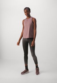 Nike Performance ONE CLASSIC TANK - Topper - smokey mauve/(black)
