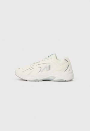 OSERRA UNISEX - Sportcipő - white