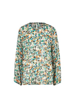 Blomstret bluse lavet af let, gennemsigtigt stof; har et flerfarvet mønster med grønne, orange og blå blomster på en cremefarvet baggrund.