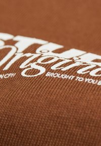 Jack & Jones JORVESTERBRO BACK SS CREW NECK  - Print T-shirt - brown