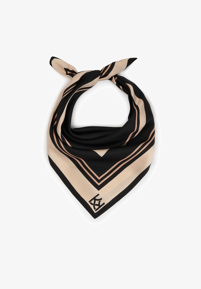 Šilkinis šalikas su juodu ir smėlio spalvos geometriniu raštu, turinti įstrižas juostas ir prekės ženklo logotipą kampe. Trikampis su lygia tekstūra.