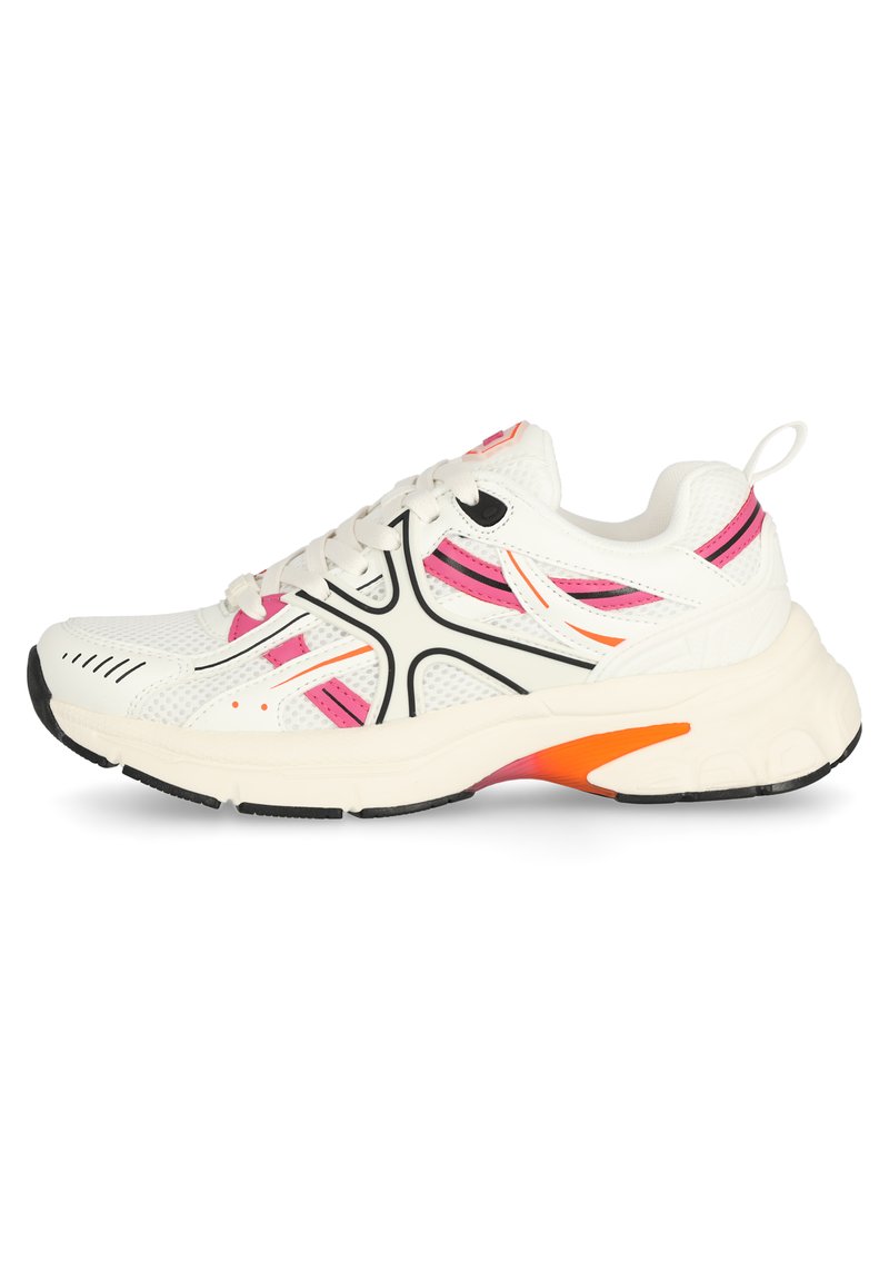 Scarpa sportiva bianca con accenti rosa e arancione. Presenta una tomaia in rete, dettagli neri, una suola arrotondata e un sistema di allacciatura prominente.