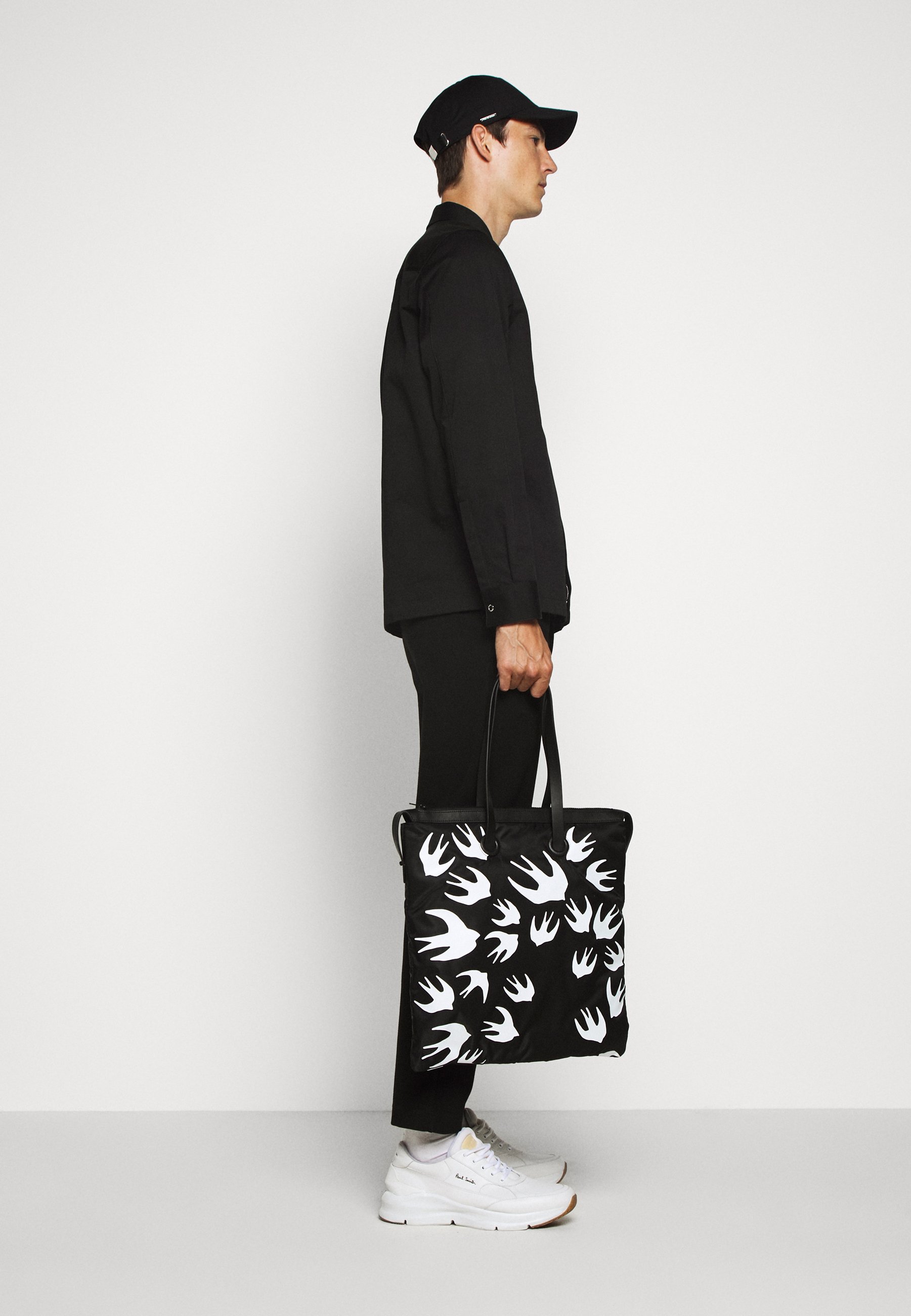 McQ Alexander McQueen MAGAZINE TOTE SWALLOW Shoppingveske McQ Alexander McQueen MAGAZINE TOTE SWALLOW Shoppingveske