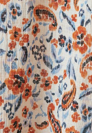 Blomsterstof med hvid baggrund, der har orange, blå og sorte mønstre. Blød tekstur med en subtil rynket finish.