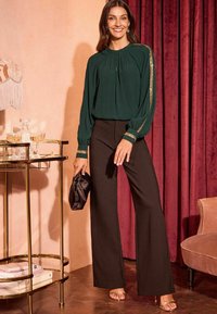 Love & Roses PETITE FIT - CREW NECK SEQUIN  LONG SLEEVE   - Camicetta - dark green