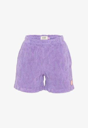 Pantaloncini viola in tessuto spugna con vita elastica e motivi testurizzati sottili, con una piccola toppa rotonda vicino all'orlo inferiore.