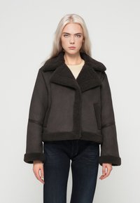 Vero Moda HARPER - Giacca in similpelle - chocolate torte