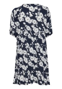 Námořnické šaty s bílým květinovým vzorem, krátkými rukávy, voln ým střihem a sklady, vyrobené z lehkého materiálu.