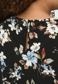 ONLY Carmakoma CARVICA - Palaidin�ė - black