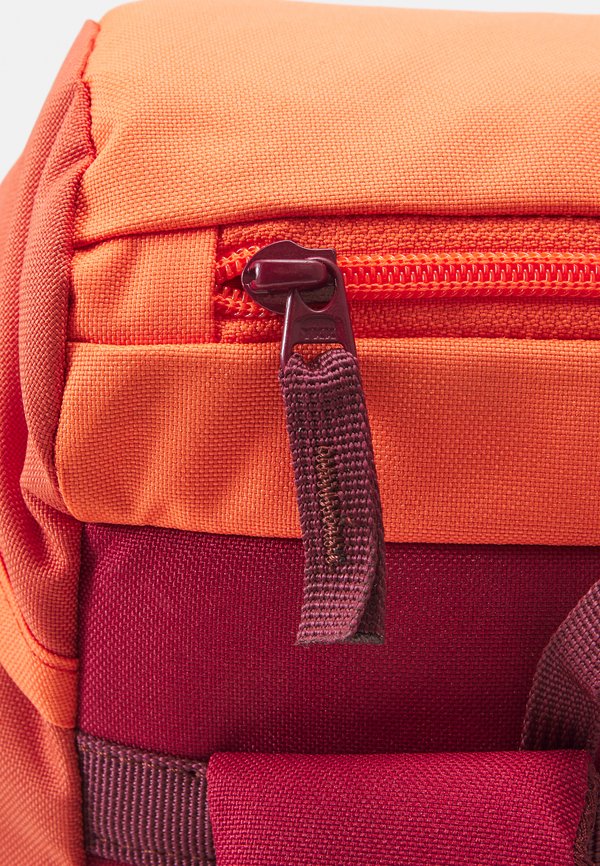 PUCK 10 UNISEX – Tagesrucksack – hotchili